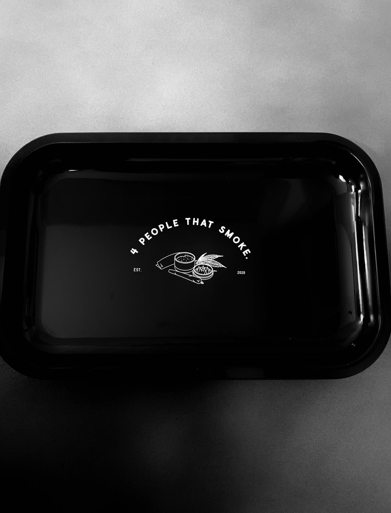 BLACK x WHITE TRAY